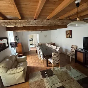 Confort Au Coeur Du Village Hébergement de vacances